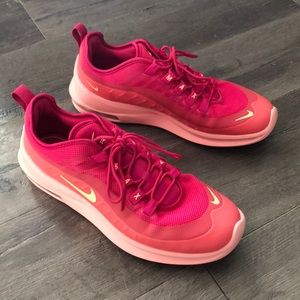 Nike women’s sneakers